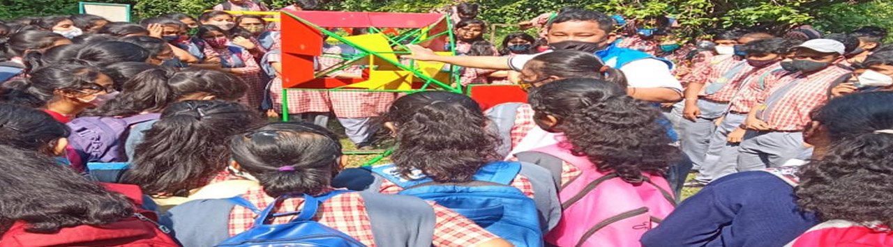 छात्रों के लिए साइंस पार्क प्रदर्शनी का प्रदर्शन।